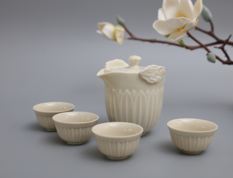 中秋送禮怎么選?來看看定瓷茶具套裝吧(圖1) 中秋送禮怎么選?來看看定瓷茶具套裝吧(圖1)